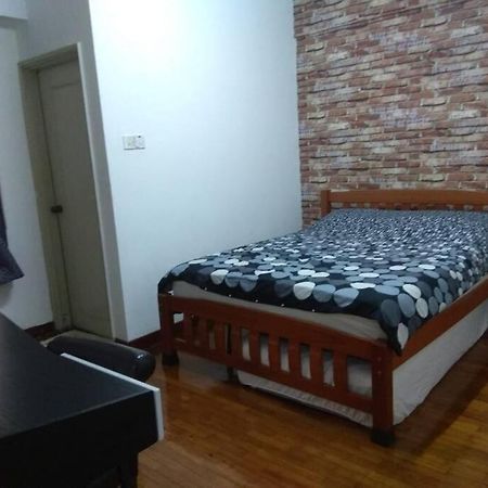 3Rooms 10Pax Mc 5 Star Hotel Sofa&Bed Mrt Mcd Axiata Seri Kembangan Eksteriør bilde