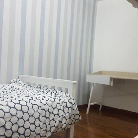 3Rooms 10Pax Mc 5 Star Hotel Sofa&Bed Mrt Mcd Axiata Seri Kembangan Eksteriør bilde