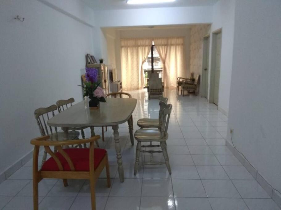 3Rooms 10Pax Mc 5 Star Hotel Sofa&Bed Mrt Mcd Axiata Seri Kembangan Eksteriør bilde