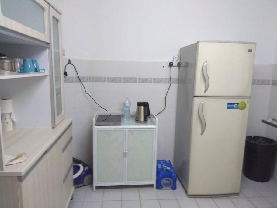 3Rooms 10Pax Mc 5 Star Hotel Sofa&Bed Mrt Mcd Axiata Seri Kembangan Eksteriør bilde